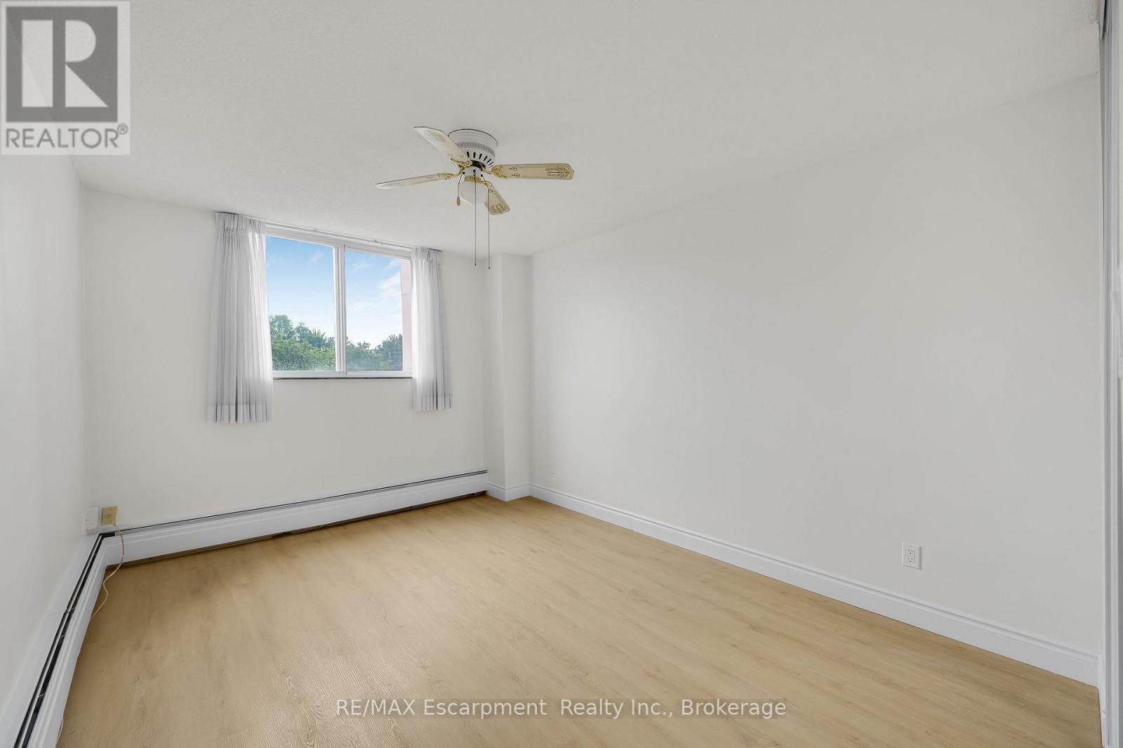 310 - 975 Warwick Court Property Photo 19