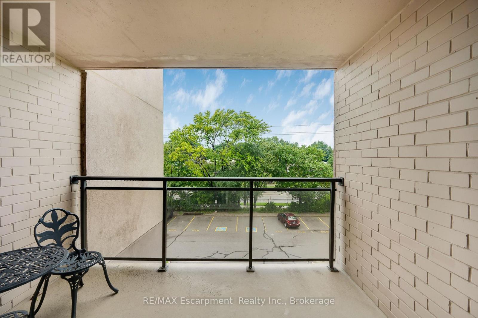 310 - 975 Warwick Court Property Photo 23