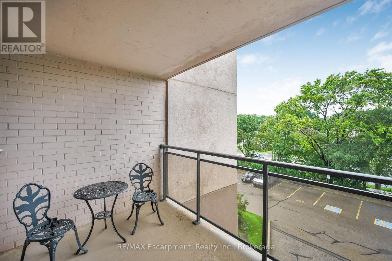 310 - 975 Warwick Court Property Photo 25