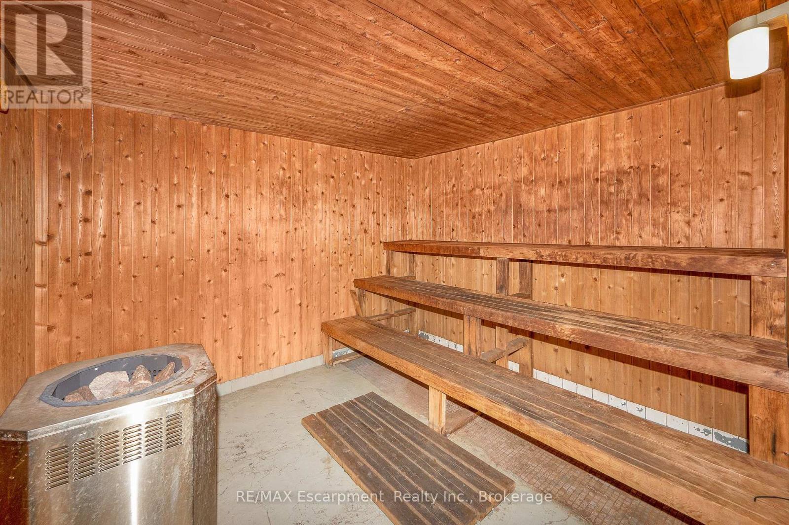 310 - 975 Warwick Court Property Photo 29