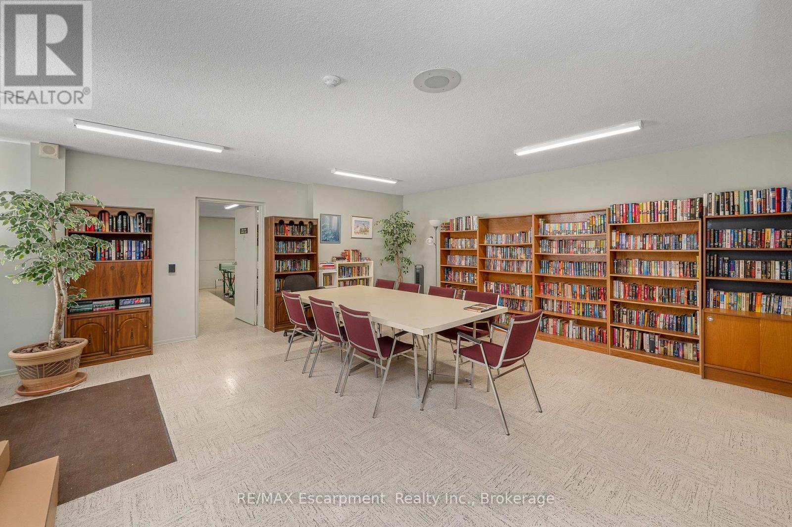 310 - 975 Warwick Court Property Photo 33