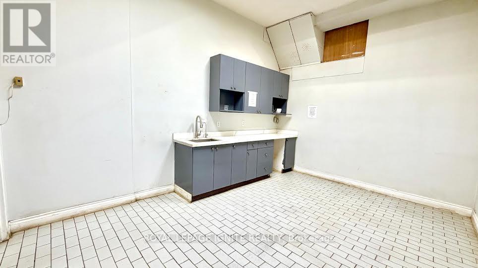1b - 5 Racine Road Property Photo 10