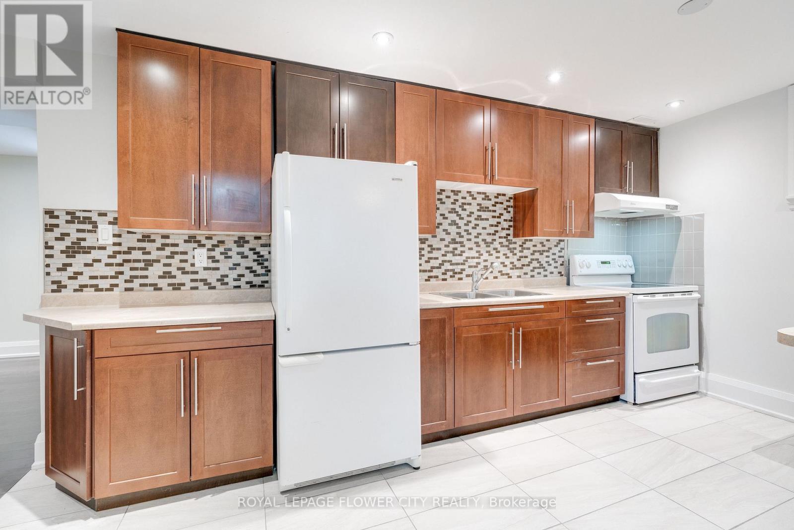 5674 Whitehorn Avenue E Property Photo 3