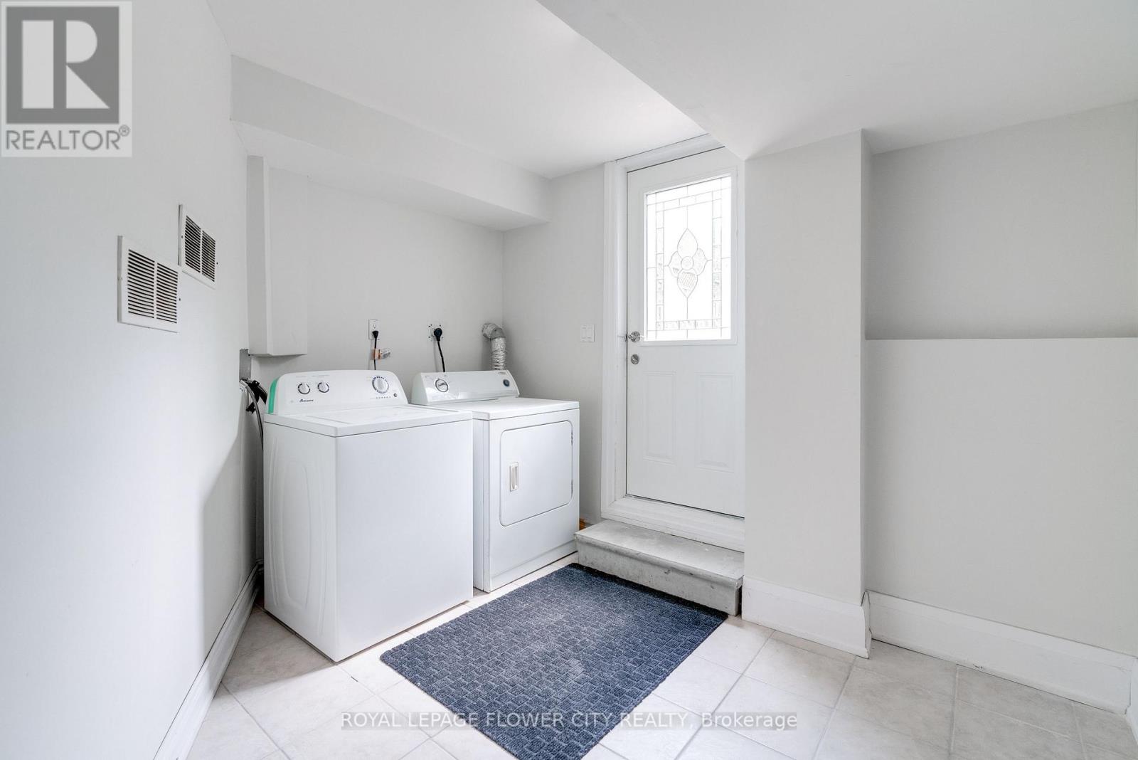 5674 Whitehorn Avenue E Property Photo 4