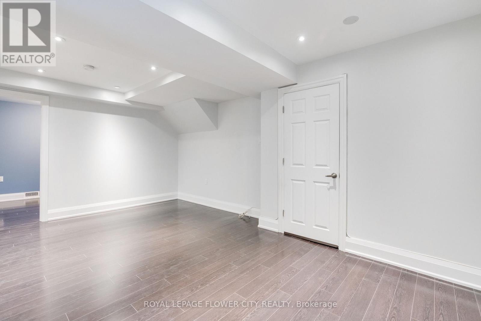 5674 Whitehorn Avenue E Property Photo 5