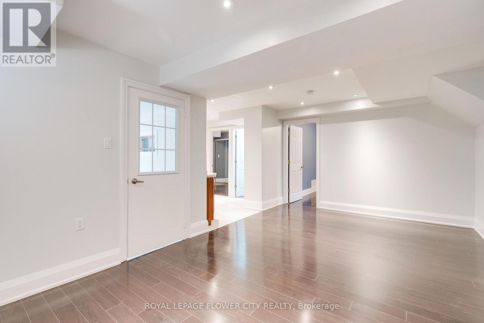 5674 Whitehorn Avenue E Property Photo 8