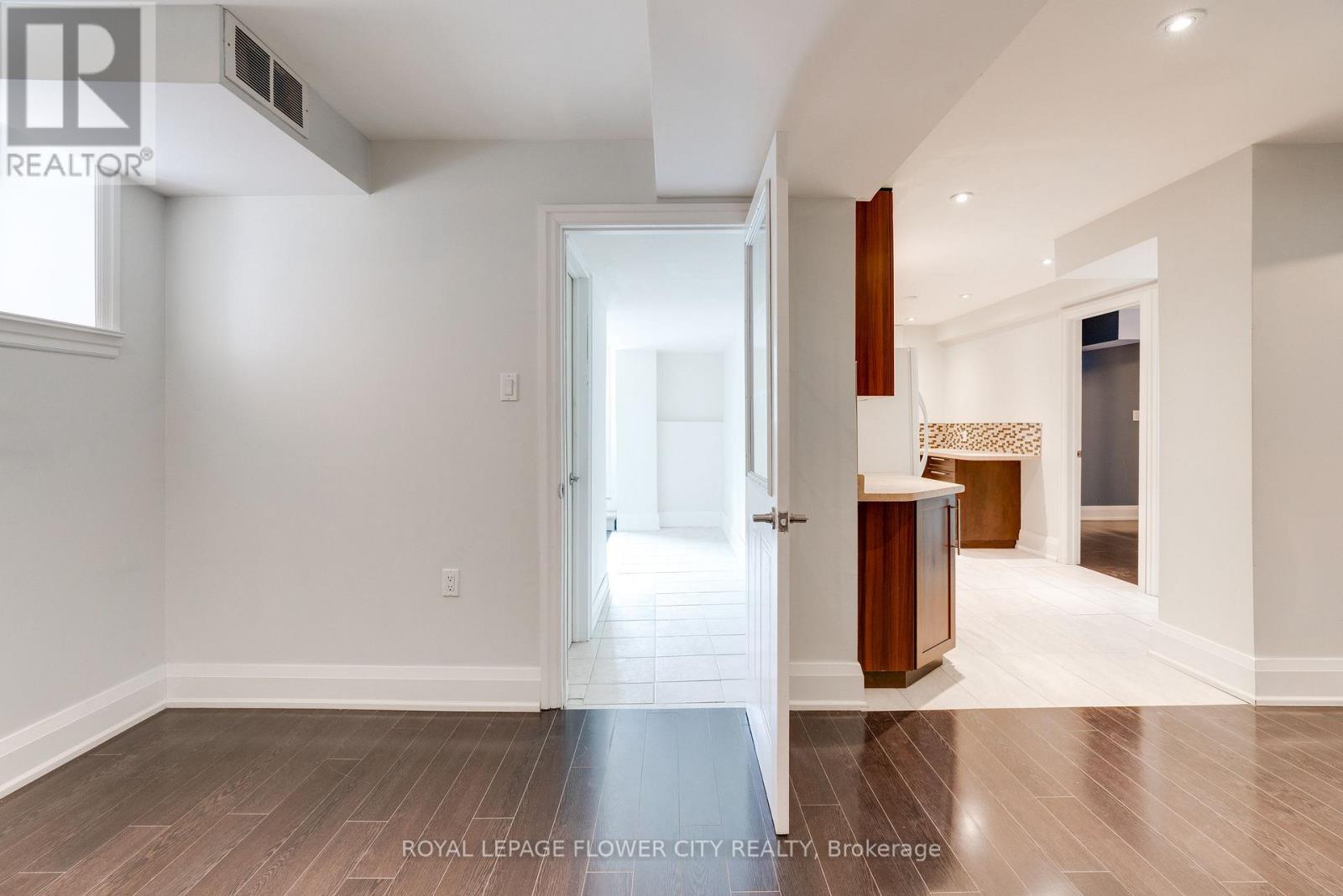 5674 Whitehorn Avenue E Property Photo 9