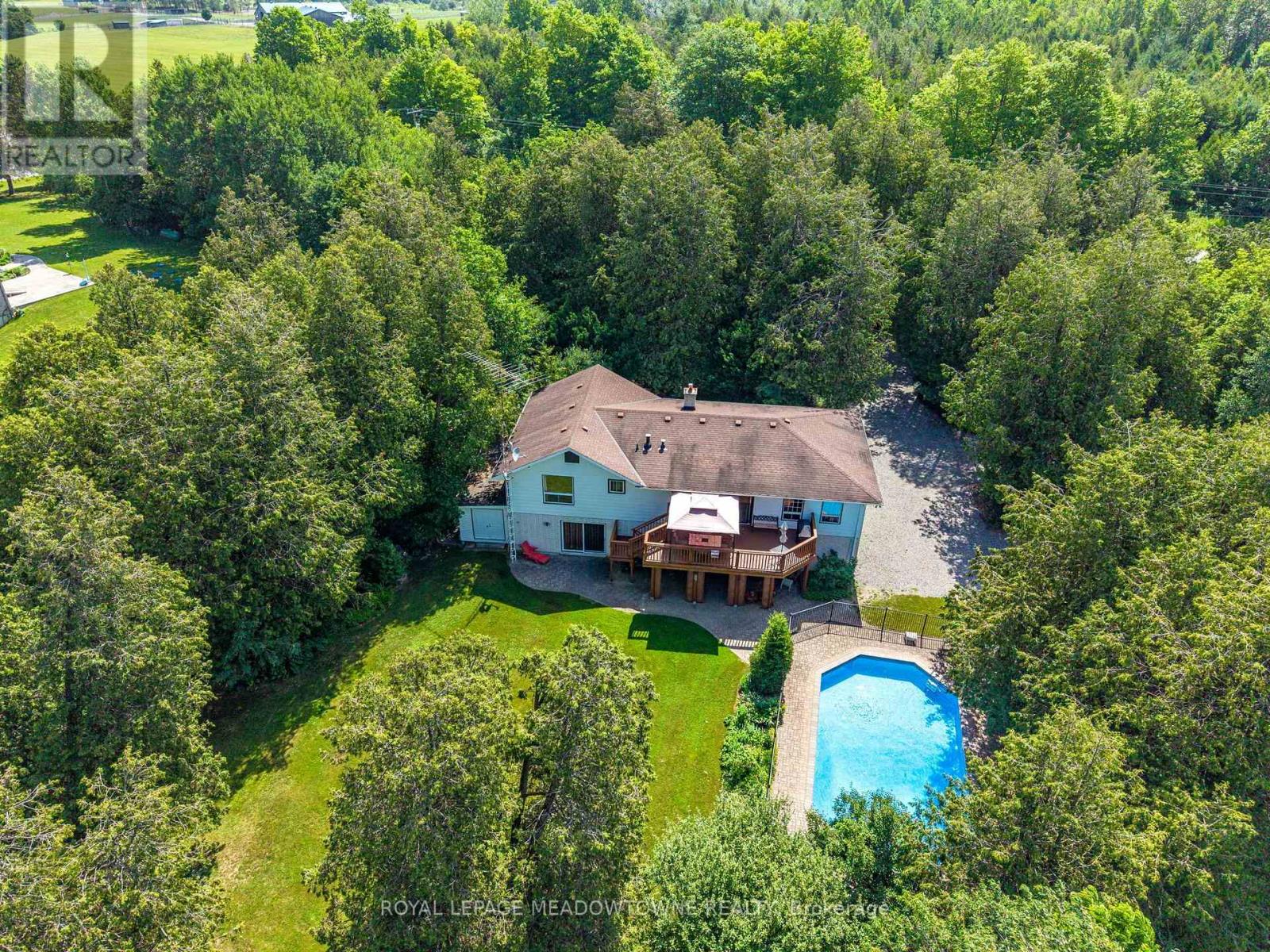 6733 25 Side Road Property Photo 1