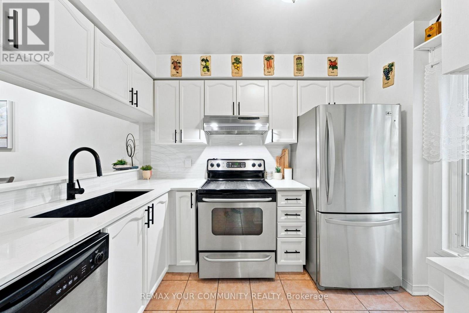 11 - 210 Manitoba Street Property Photo 4