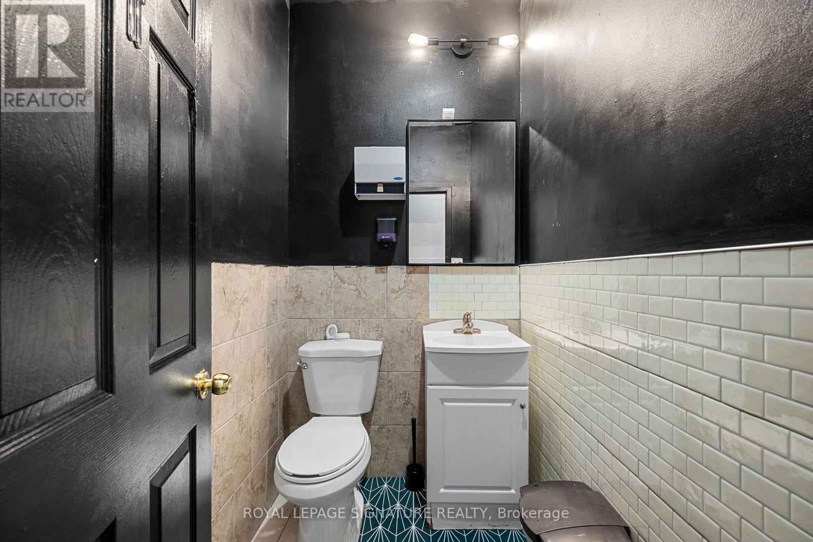 1310 St Clair Avenue W Property Photo 18