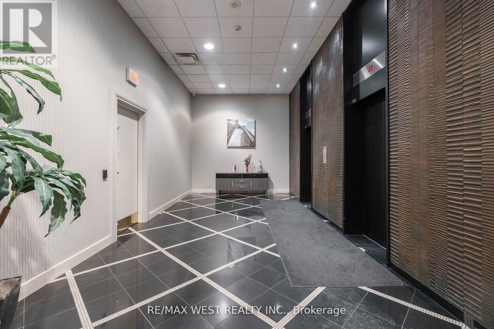 817 - 2737 Keele Street Property Photo 3