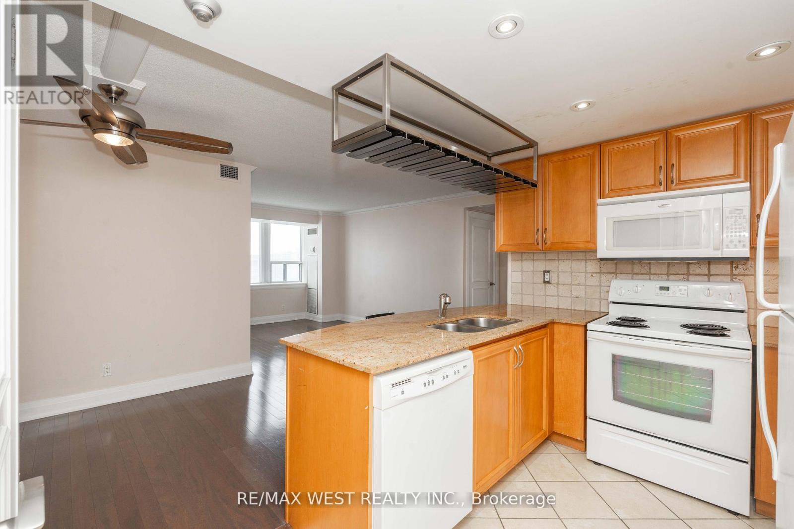 817 - 2737 Keele Street Property Photo 5