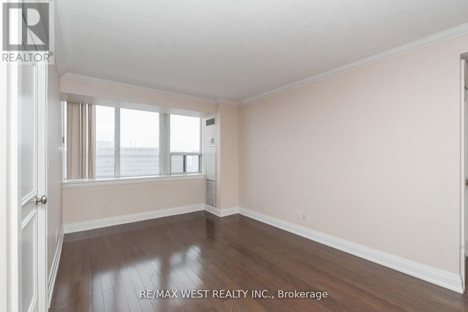 817 - 2737 Keele Street Property Photo 6