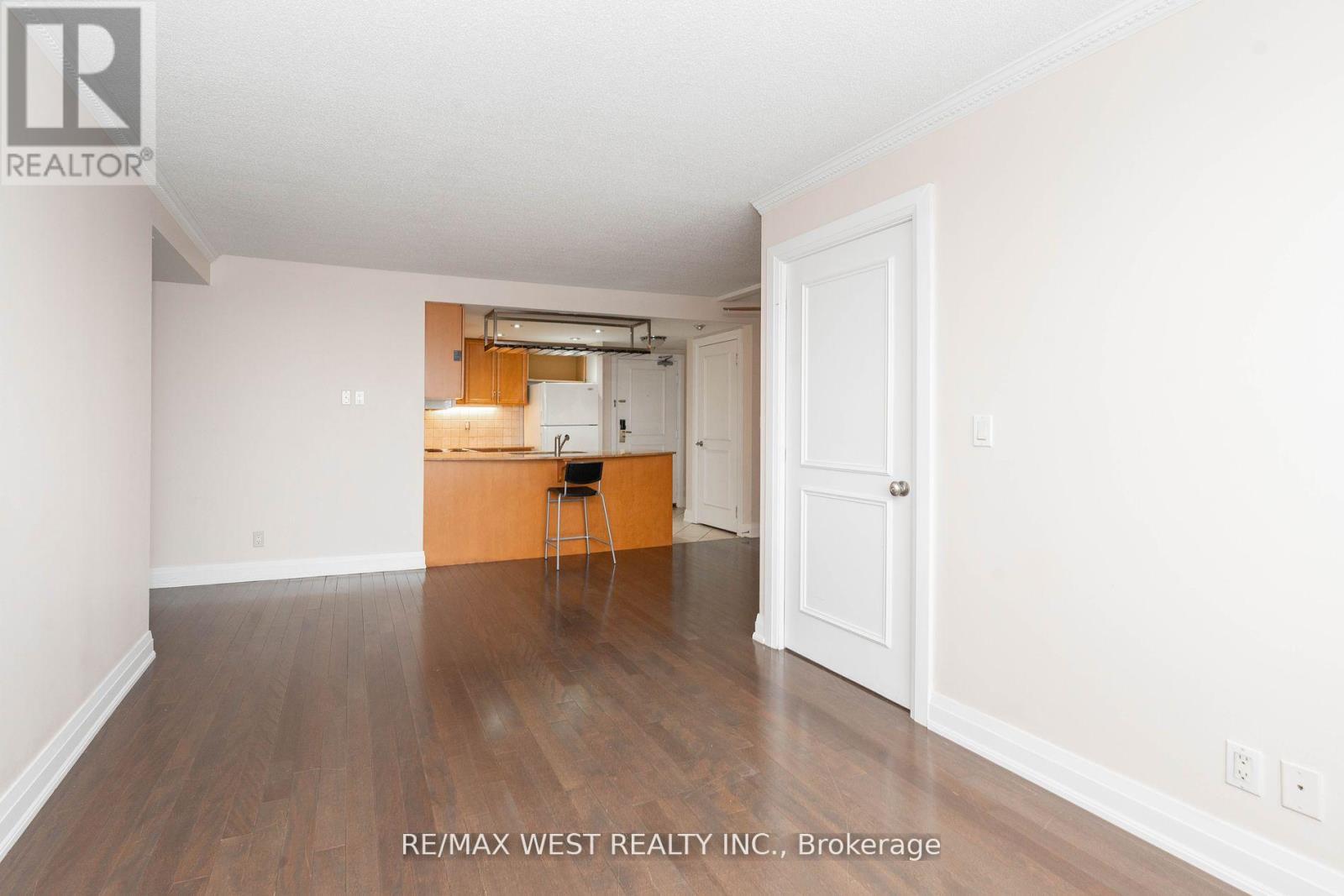 817 - 2737 Keele Street Property Photo 8