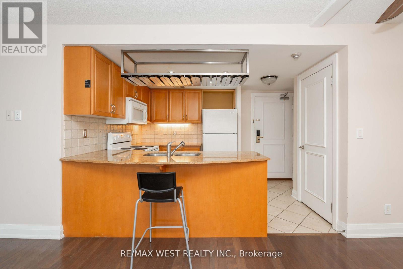 817 - 2737 Keele Street Property Photo 9