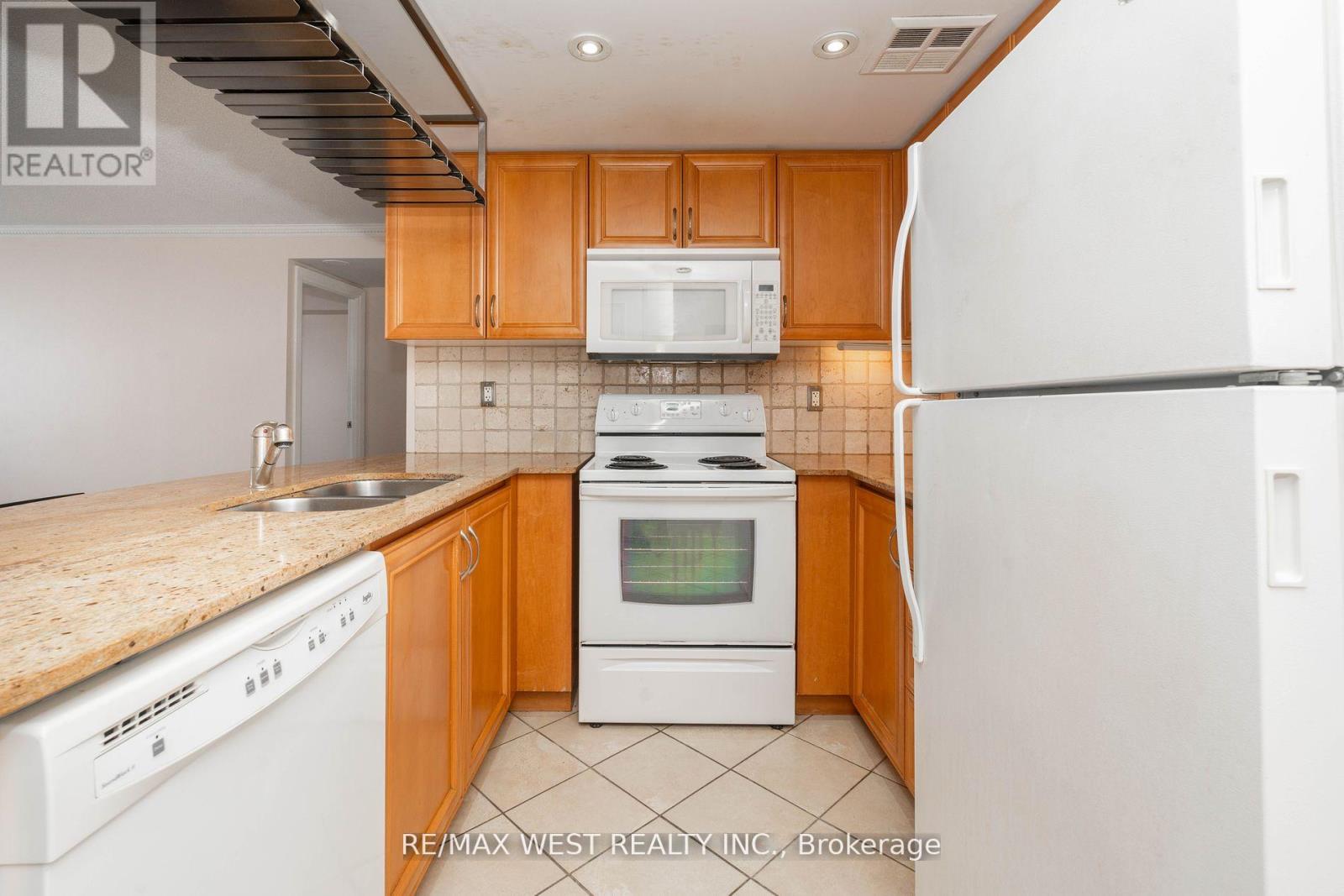 817 - 2737 Keele Street Property Photo 11
