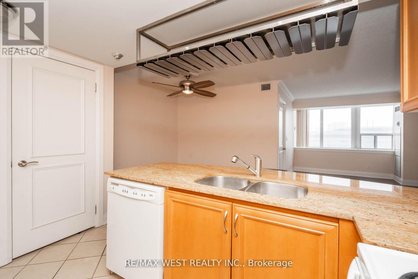 817 - 2737 Keele Street Property Photo 12