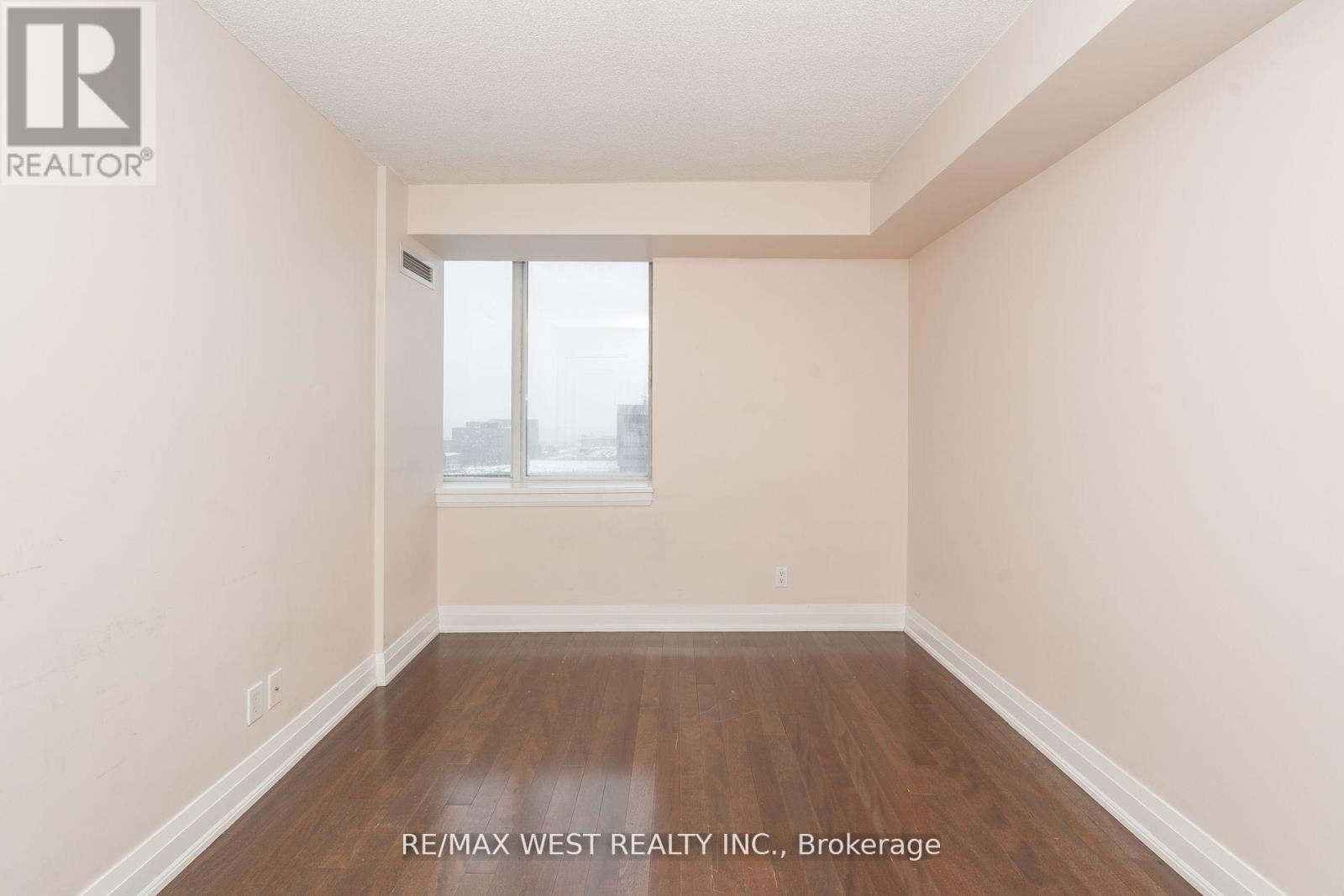 817 - 2737 Keele Street Property Photo 15