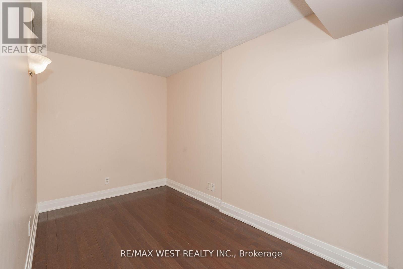 817 - 2737 Keele Street Property Photo 20