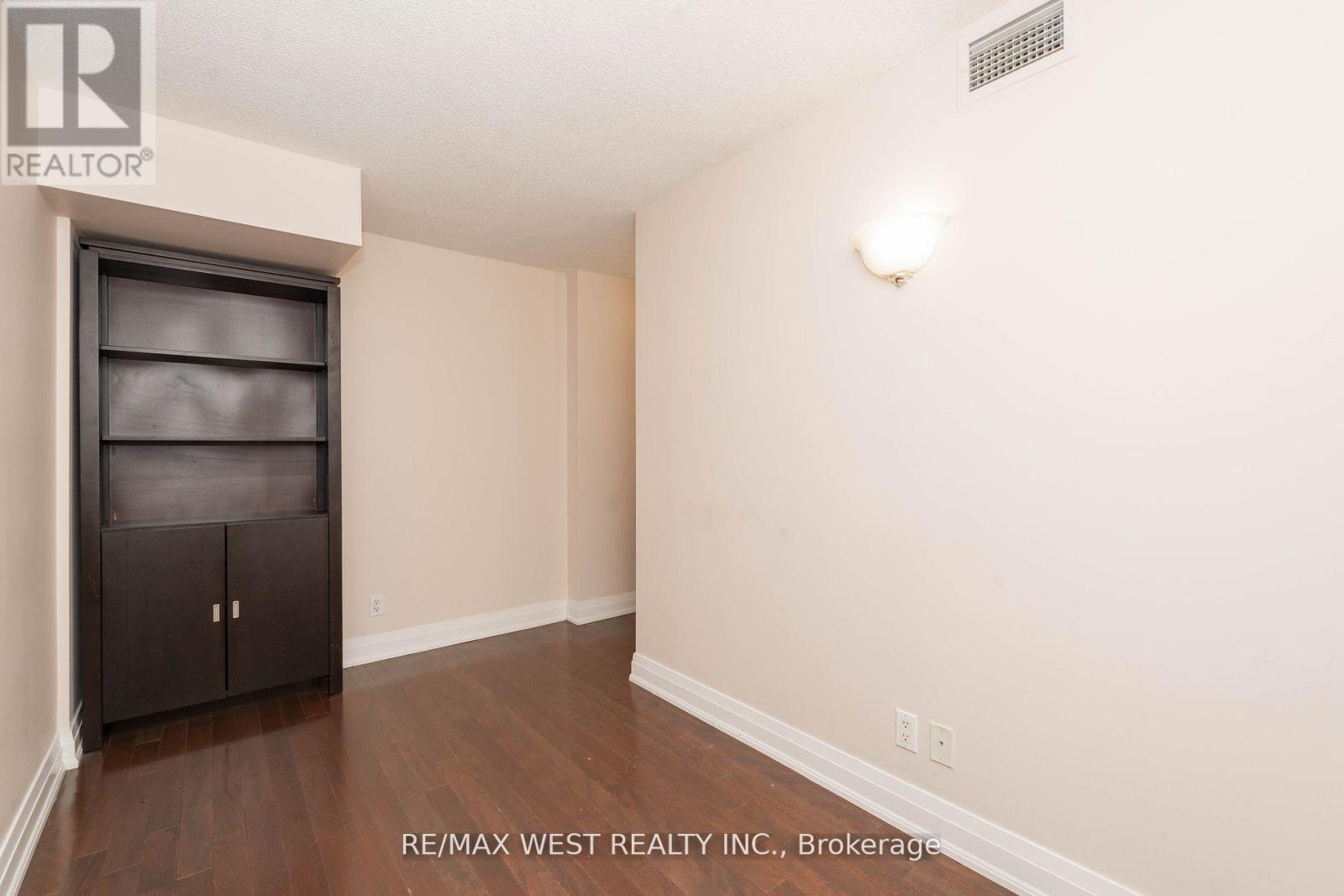 817 - 2737 Keele Street Property Photo 21