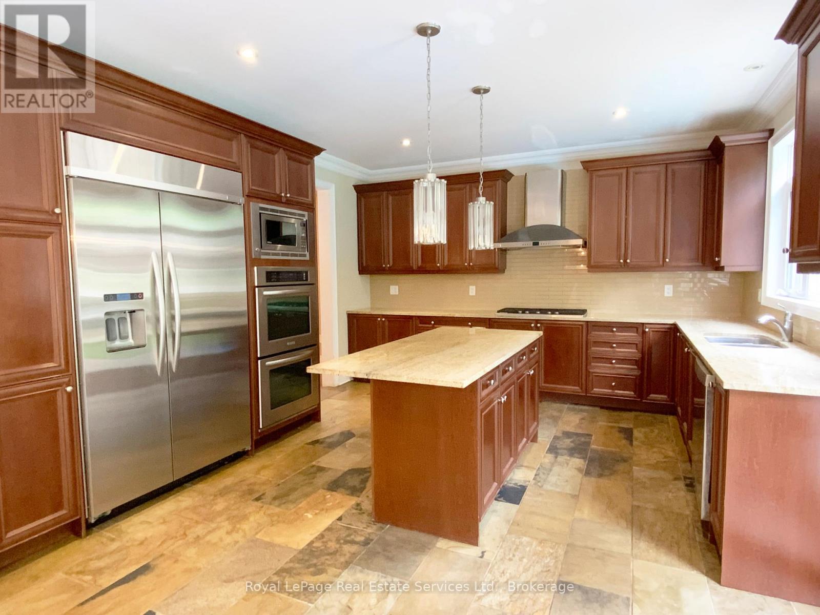 3385 Liptay Avenue Property Photo 15