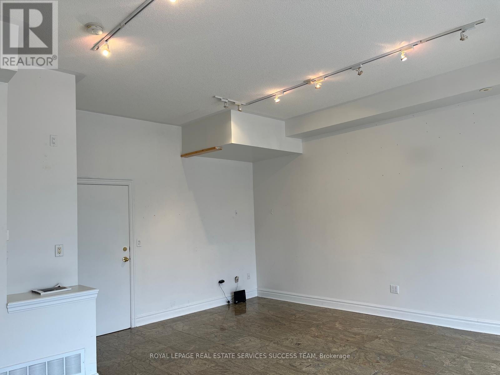 12 - 167 Lakeshore Road E Property Photo 4