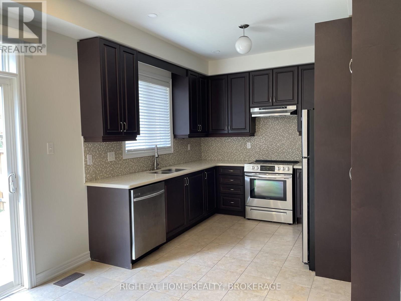 3211 Edwyna Drive Property Photo 5