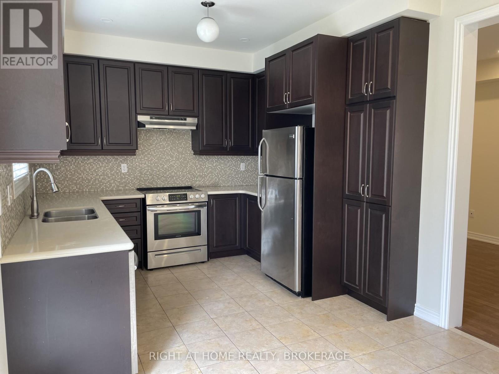 3211 Edwyna Drive Property Photo 6