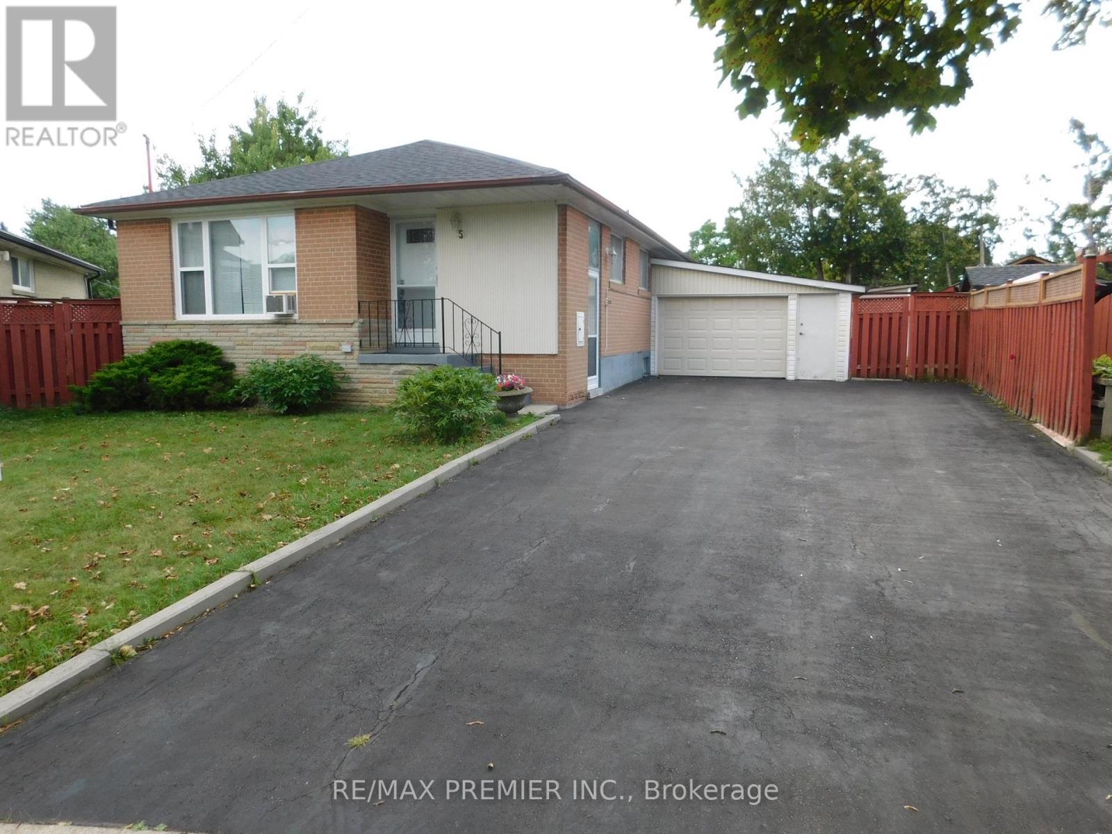 5 VALOIS COURT