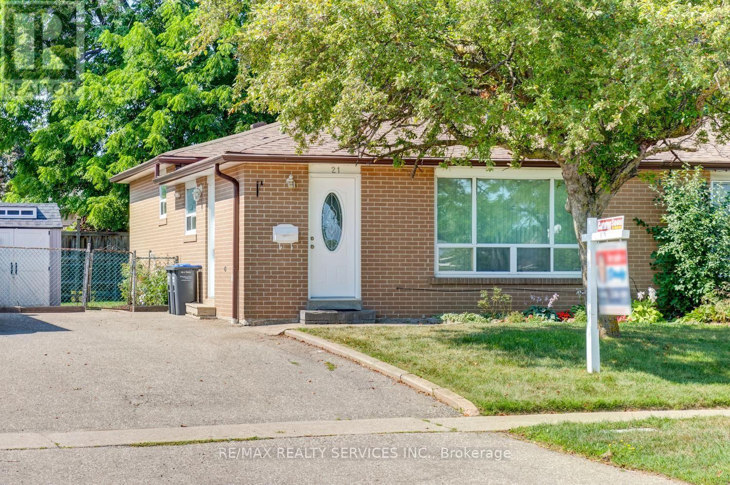 21 FINCHGATE BOULEVARD Property Photo 1