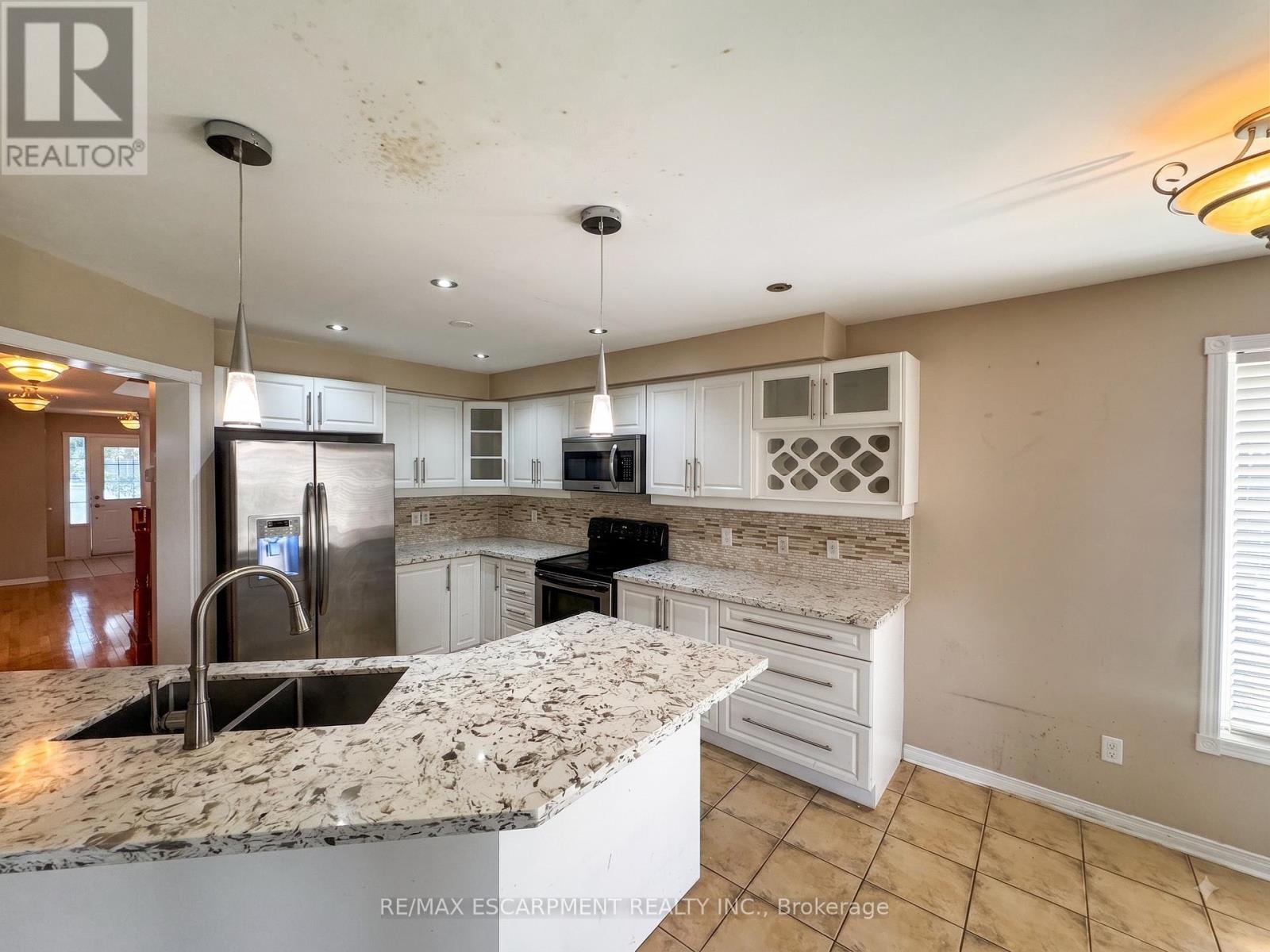 56 Peachleaf Crescent Property Photo 4
