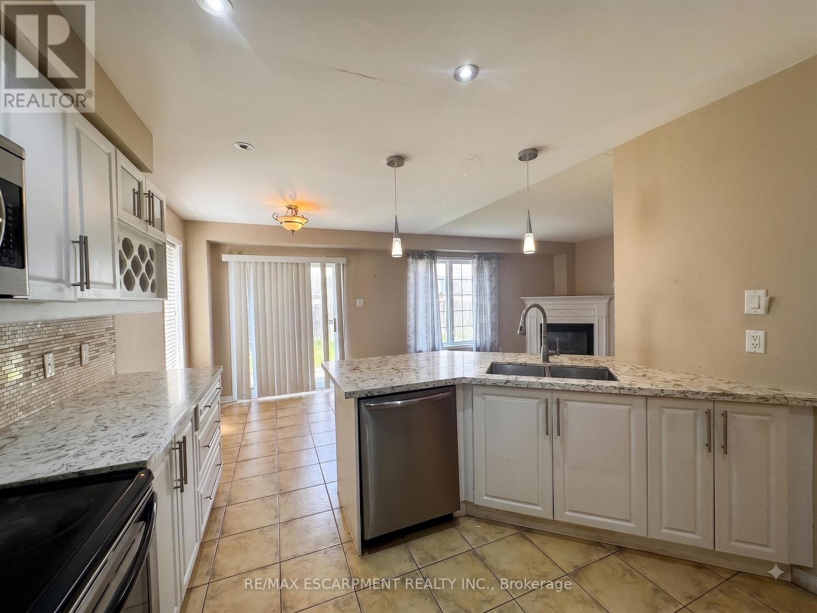 56 Peachleaf Crescent Property Photo 6