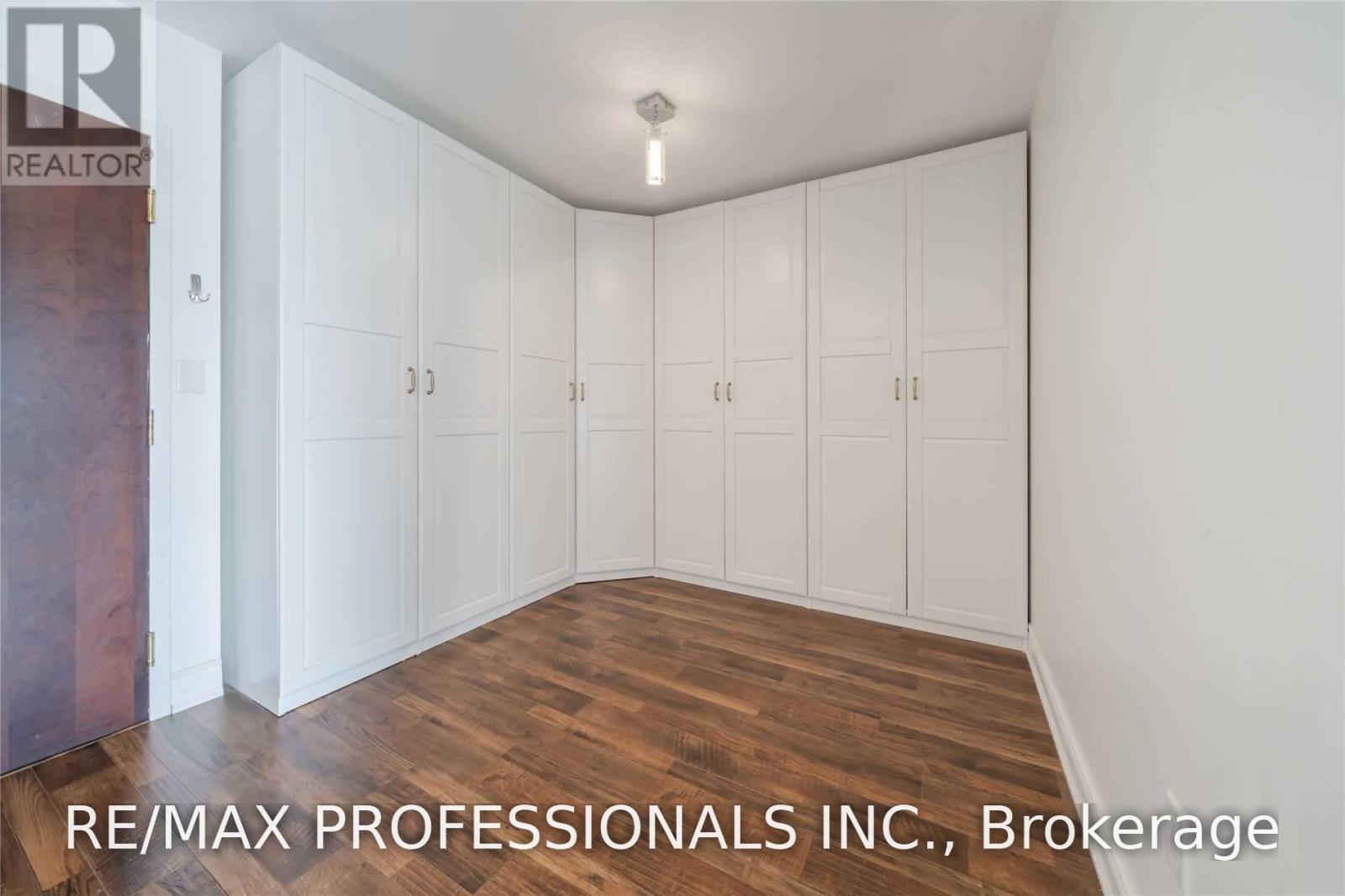 809 - 1300 Islington Avenue Property Photo 16
