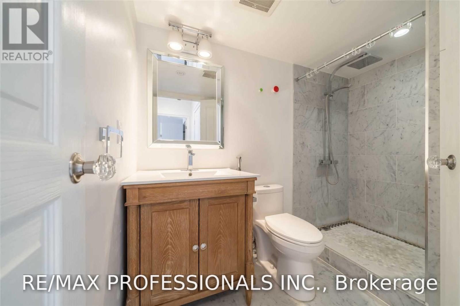 809 - 1300 Islington Avenue Property Photo 18