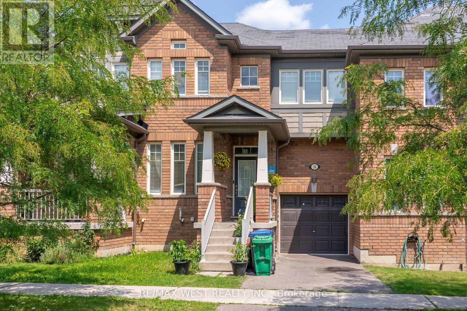 35 SKY HARBOUR DRIVE Property Photo 1