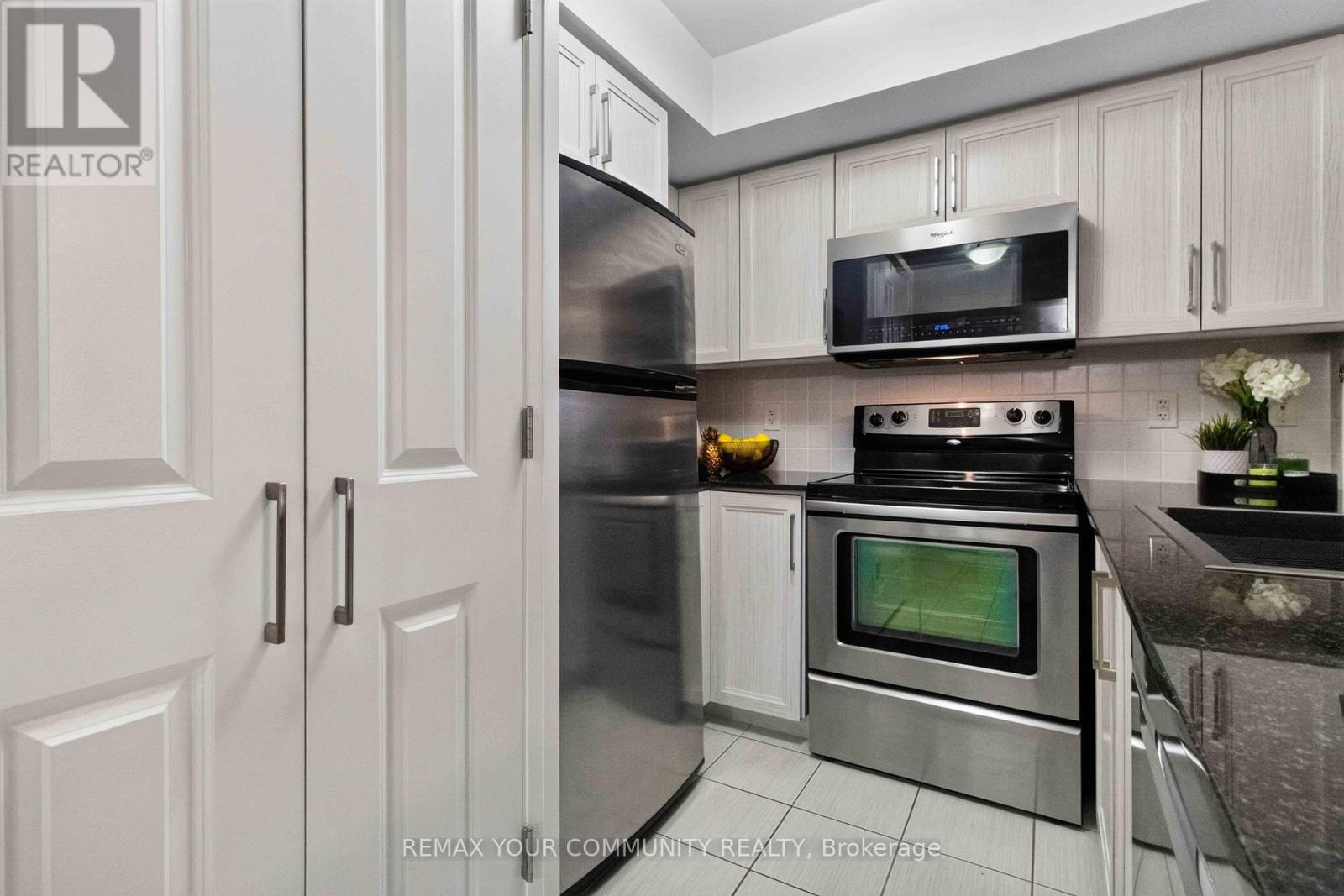 902 - 1060 Sheppard Avenue W Property Photo 11