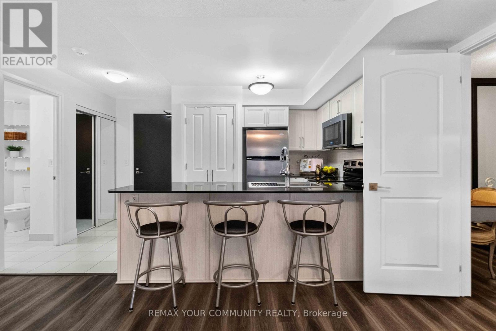 902 - 1060 Sheppard Avenue W Property Photo 15