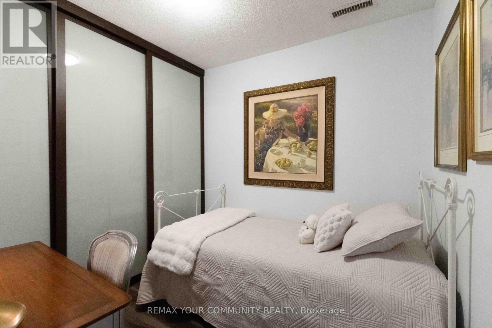 902 - 1060 Sheppard Avenue W Property Photo 23