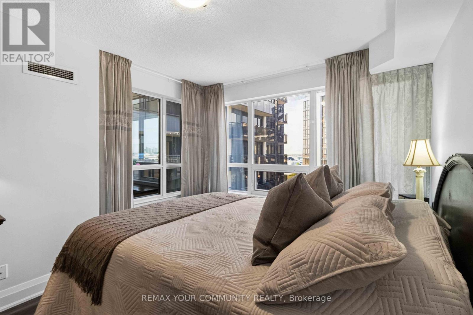 902 - 1060 Sheppard Avenue W Property Photo 29