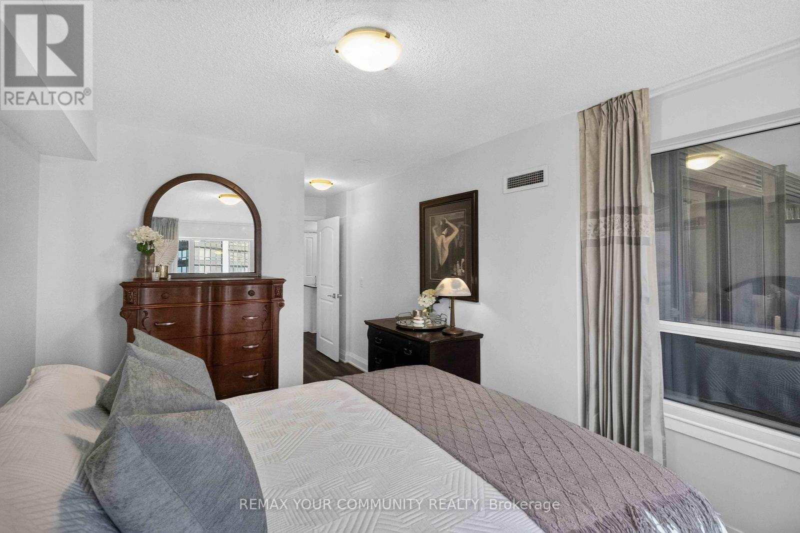 902 - 1060 Sheppard Avenue W Property Photo 31