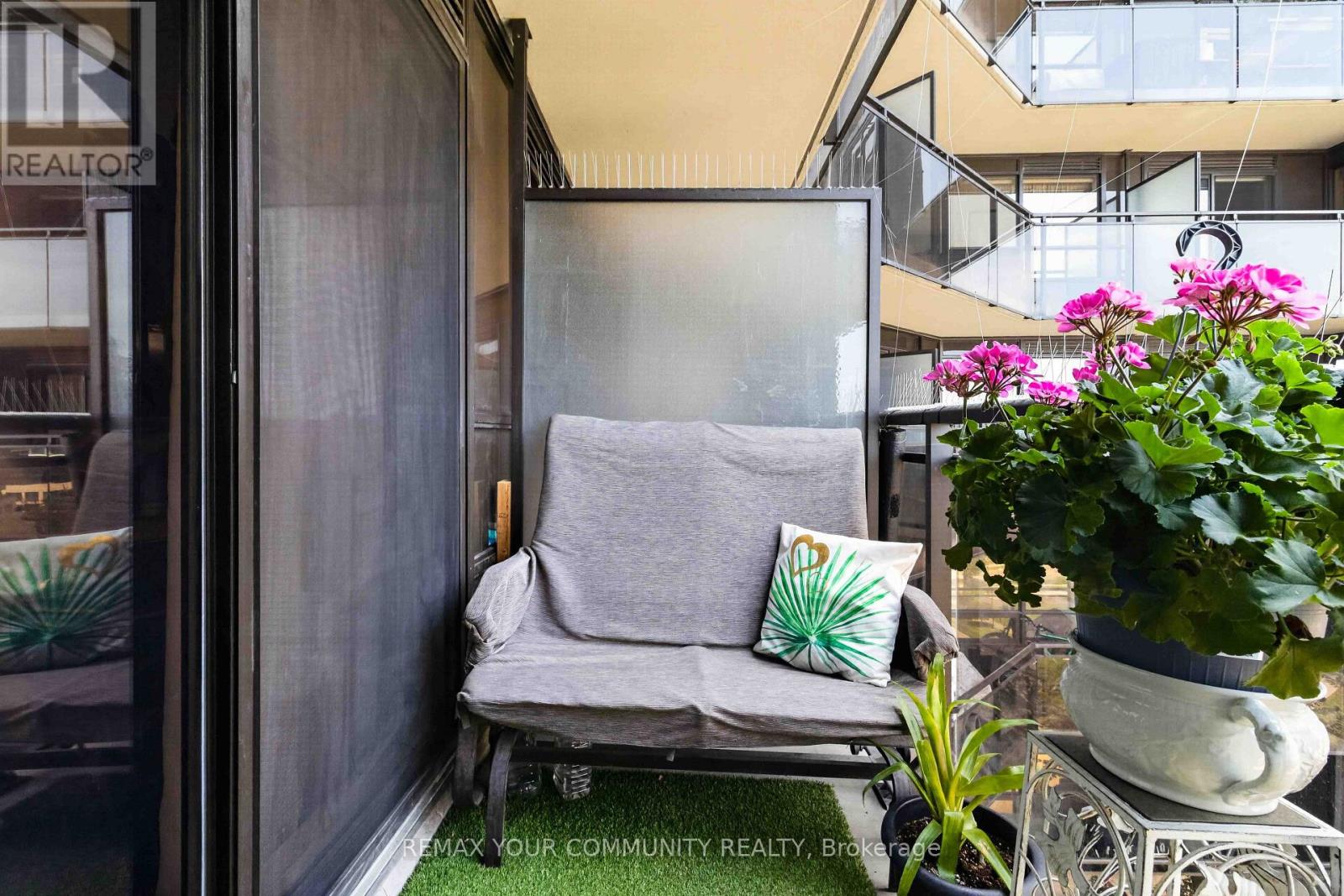 902 - 1060 Sheppard Avenue W Property Photo 32