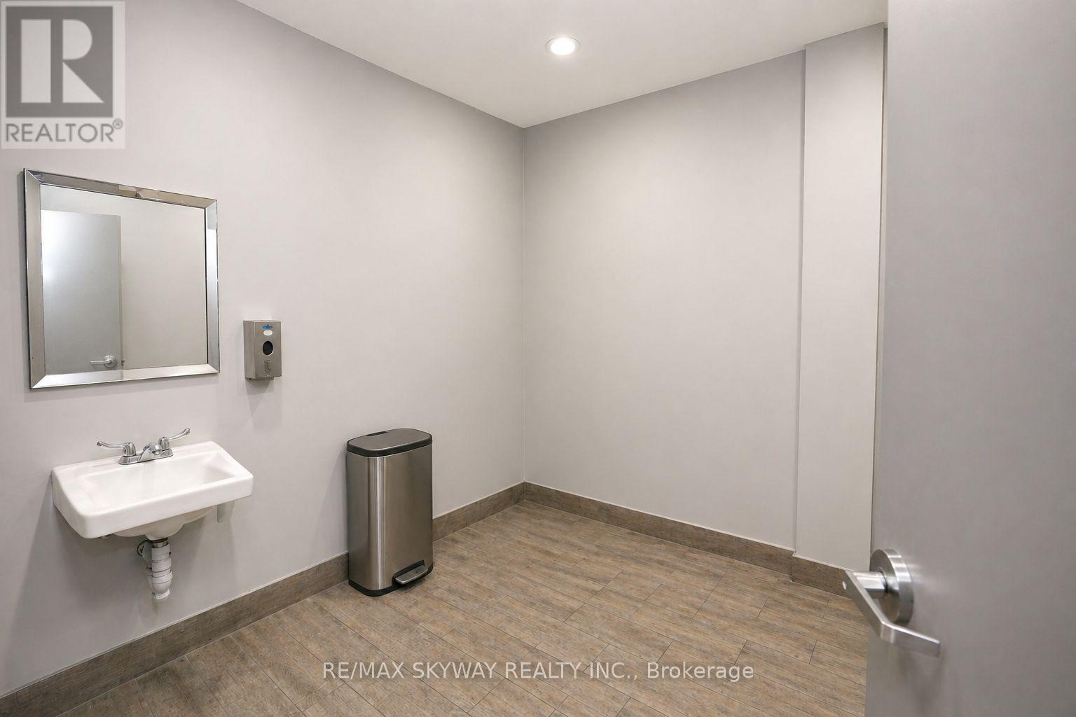 20 - 2070 Steeles Avenue E Property Photo 24