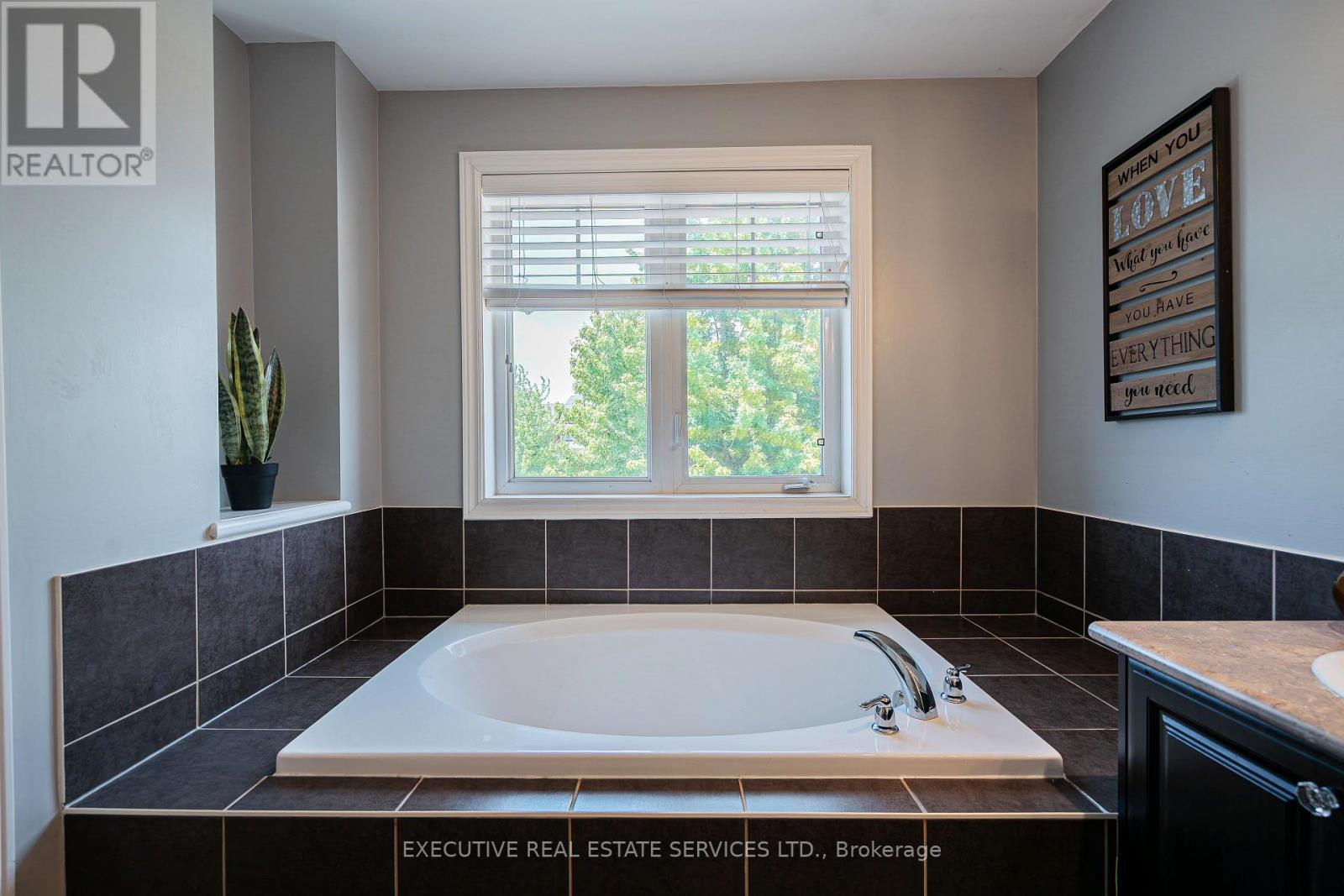 2 Nectarlane Avenue Property Photo 27