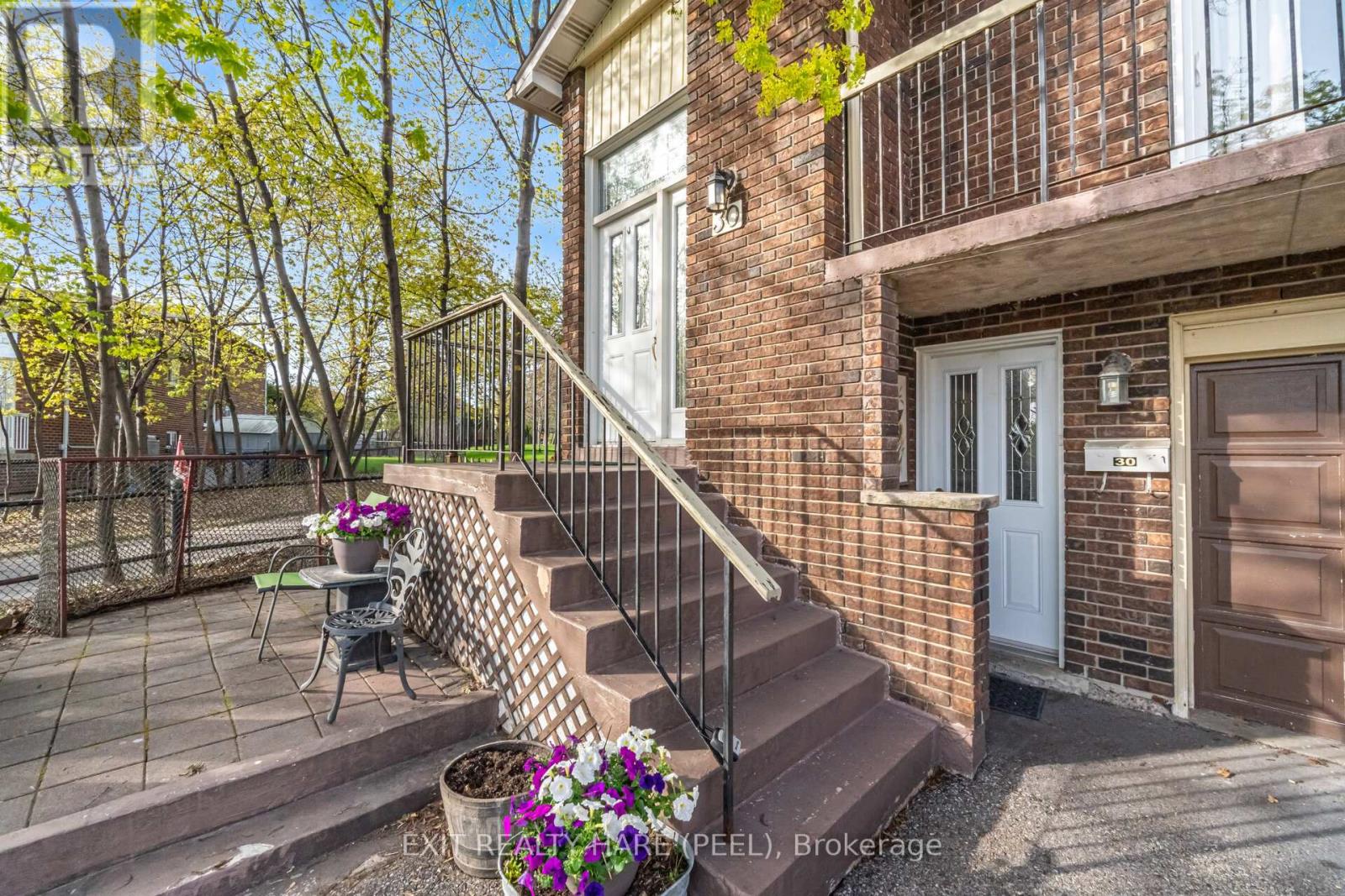 30 Thorsby Court Property Photo 2