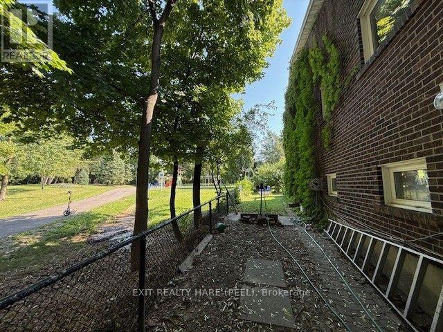 30 Thorsby Court Property Photo 45