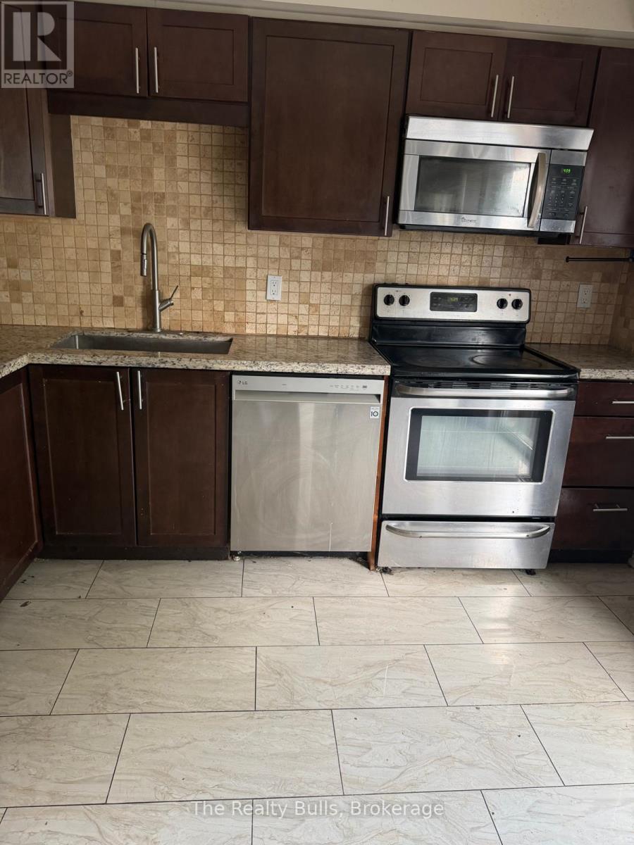 76 - 76 Spadina Road Property Photo 4