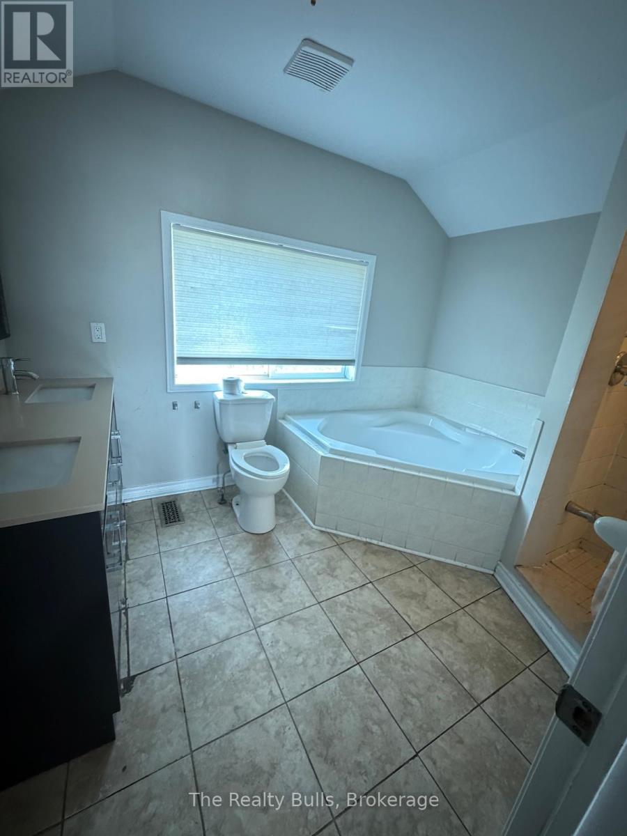76 - 76 Spadina Road Property Photo 10