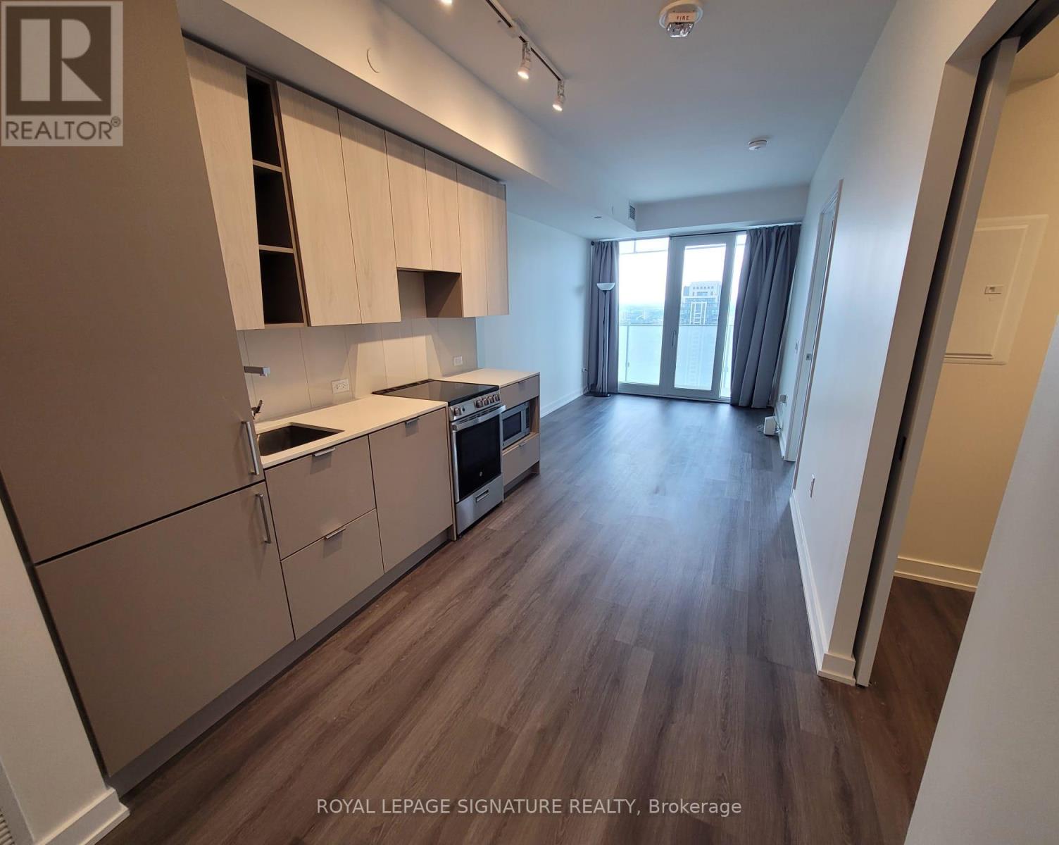 3212 - 3883 QUARTZ ROAD Property Photo 1