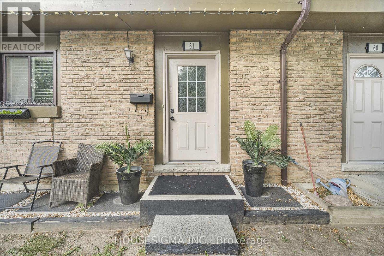 61 - 105 HANSEN ROAD N Property Photo 1