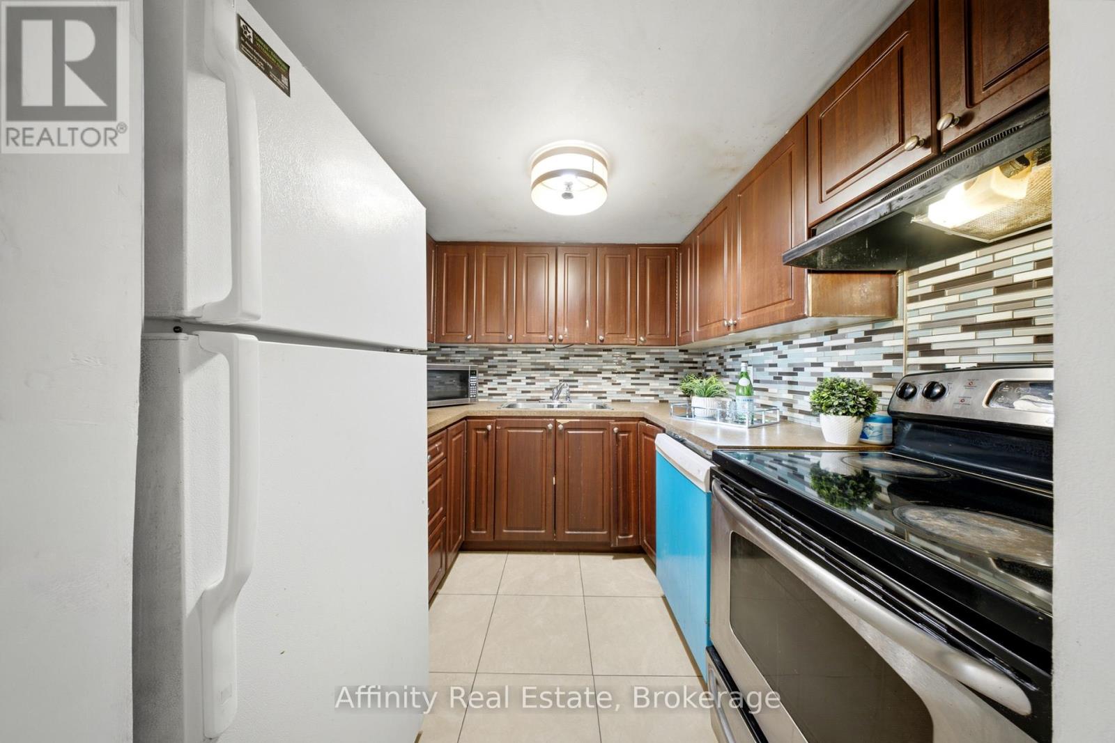 202 - 25 Agnes Street Property Photo 12